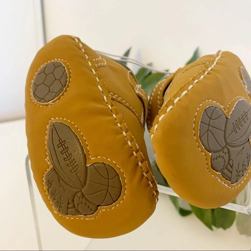 Koala Kids Swede Shoe! All sports on bottom!